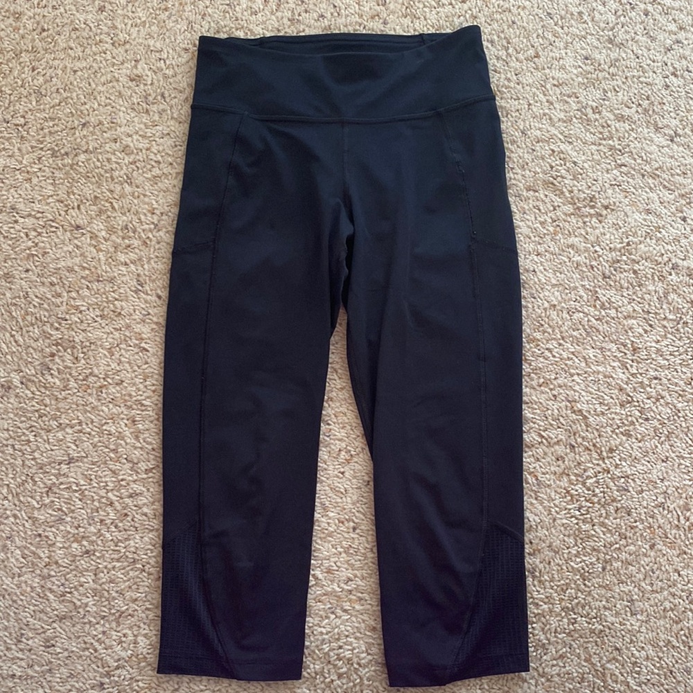 Under Armour Cropped Leggings with Mesh